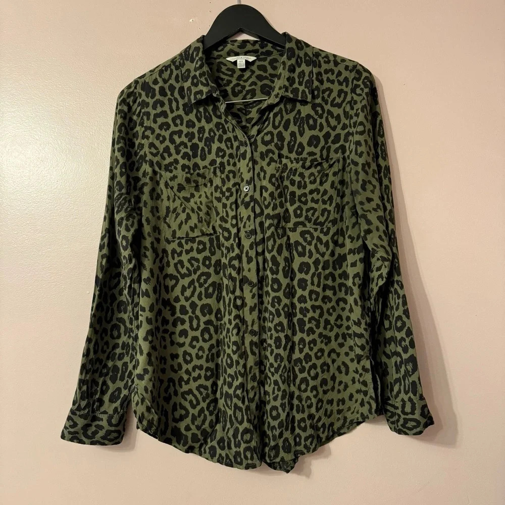 Lucky Brand  ButtonUp Longsleeve Leopard Print Top Green Size M